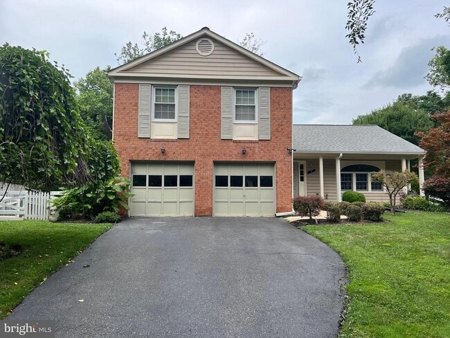 property at 6 Bouldercrest Ct