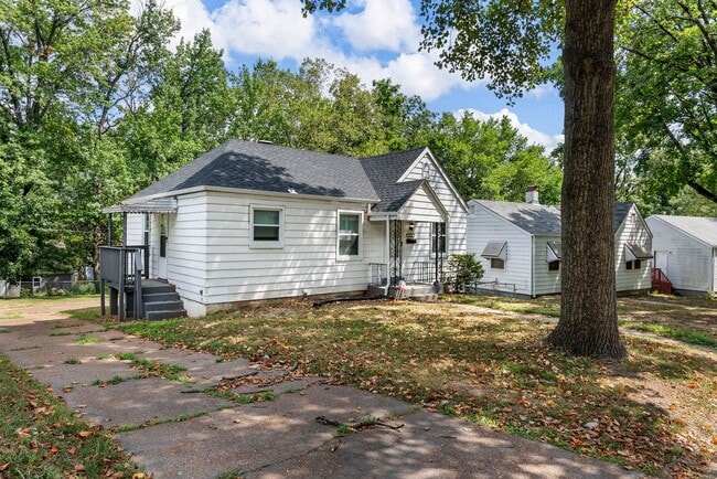 property at 7117 Lamont Dr