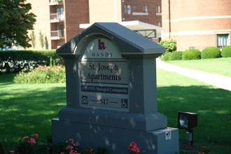 St Joseph Apartments in Erie, PA - Foto de edificio - Building Photo