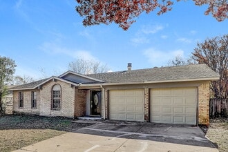 742 Yale Dr in Lancaster, TX - Foto de edificio - Building Photo