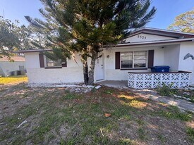 5525 Quist Dr in Port Richey, FL - Building Photo