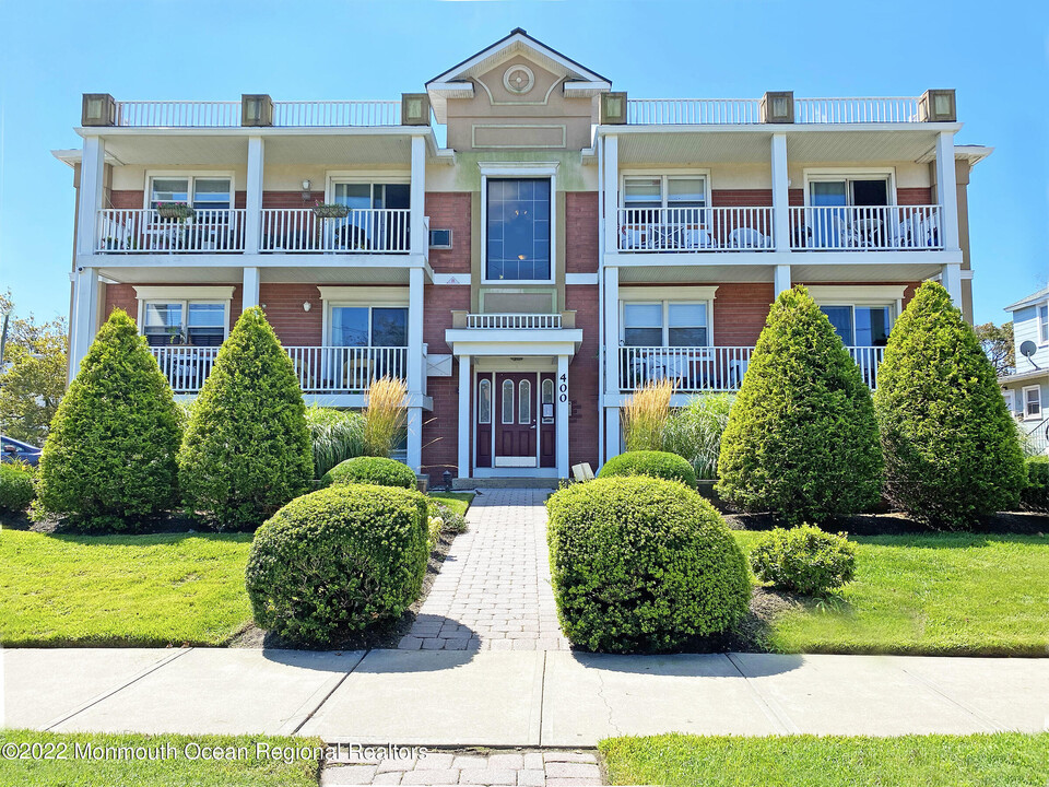 402 4th Ave in Asbury Park, NJ - Building Photo