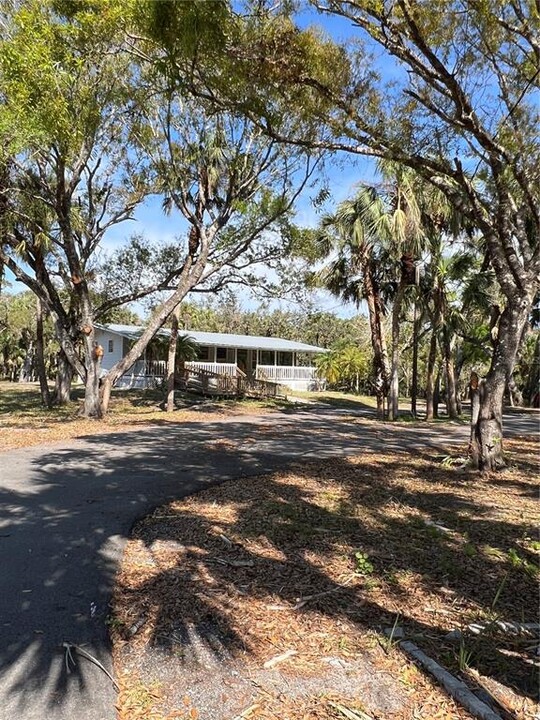 50 Palm Dr in Venice, FL - Building Photo