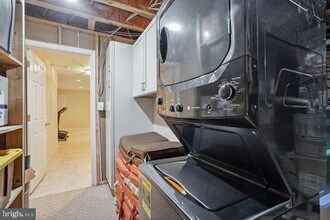 6136 Deer Ridge Trail in Springfield, VA - Building Photo - Building Photo