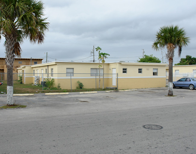 240-320 SW 11th Ave in Homestead, FL - Foto de edificio - Building Photo