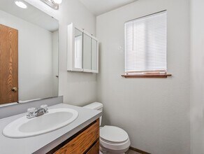 7412 Lower Ridge Rd in Everett, WA - Building Photo - Building Photo