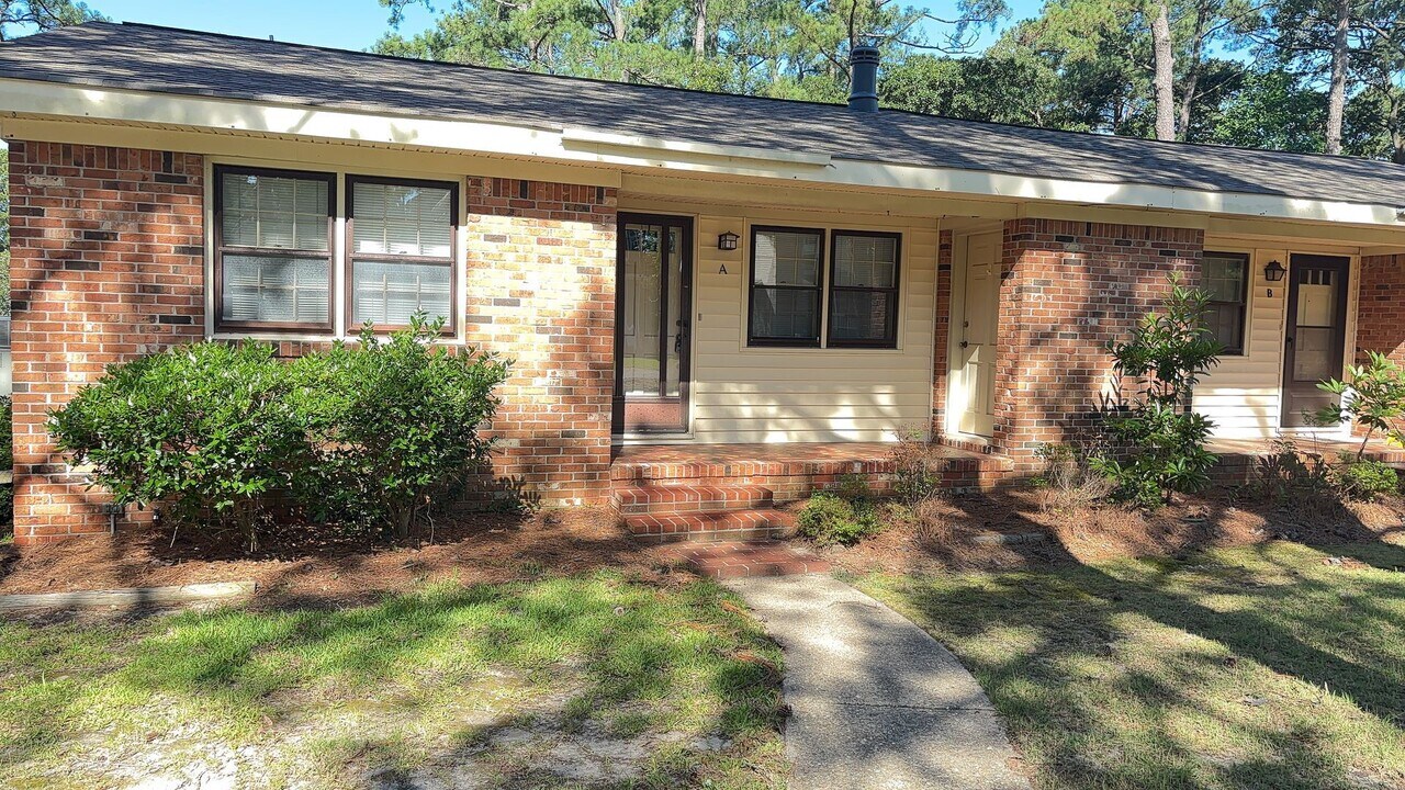 2201A Oak St in Virginia Beach, VA - Building Photo