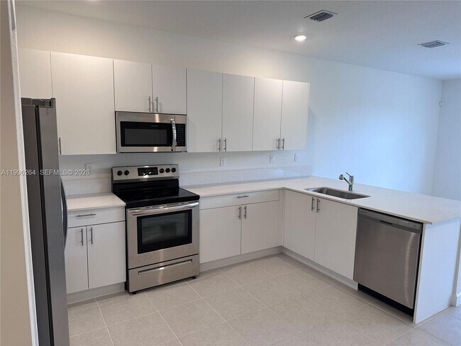 2671 SE 10th St in Homestead, FL - Building Photo - Building Photo