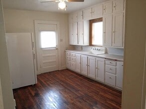 1023 W University Dr in Portales, NM - Building Photo - Building Photo
