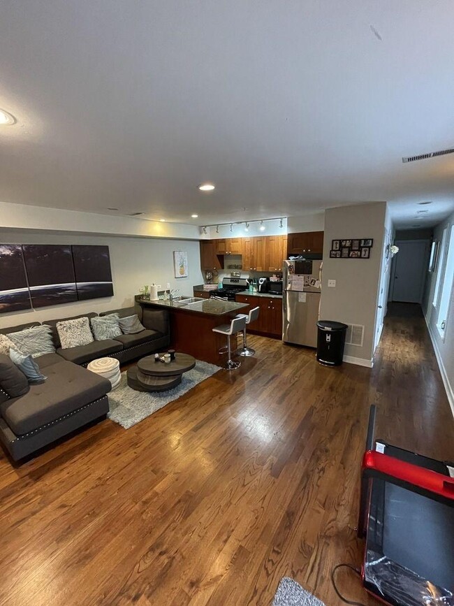 property at 1431 W Cortez St