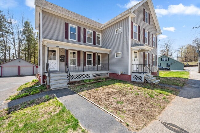 8 Central St, Unit 1 in North Brookfield, MA - Building Photo - Building Photo