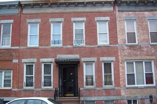 62-09 Myrtle Ave in Flushing, NY - Building Photo