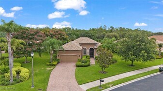 6155 Dogleg Dr in Naples, FL - Building Photo