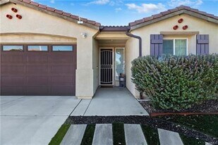 39366 11th St W in Palmdale, CA - Building Photo