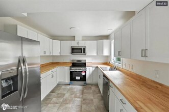 7071 Baxter Terrace Cir in Anchorage, AK - Foto de edificio - Building Photo