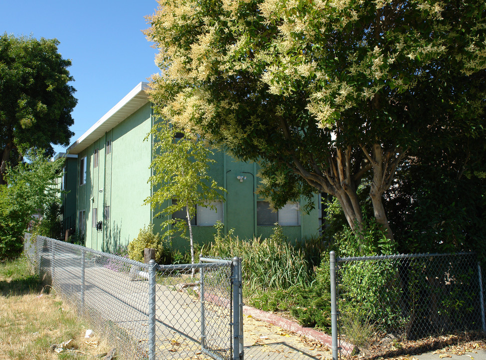 435 Illinois St in Vallejo, CA - Foto de edificio