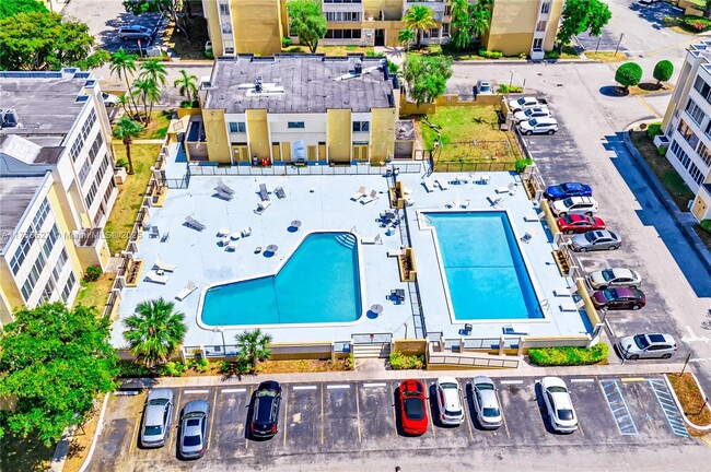 6861 SW 147th Ave in Miami, FL - Building Photo - Building Photo