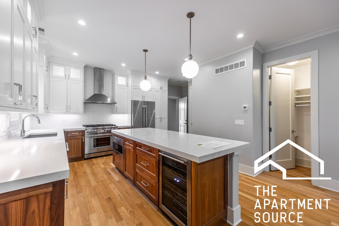 4133 N Kenmore Ave in Chicago, IL - Building Photo
