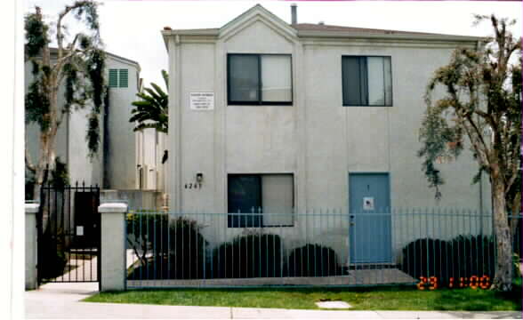 4243 50th St in San Diego, CA - Foto de edificio - Building Photo