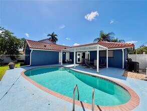 670 SE 4th Ct in Dania Beach, FL - Building Photo - Building Photo