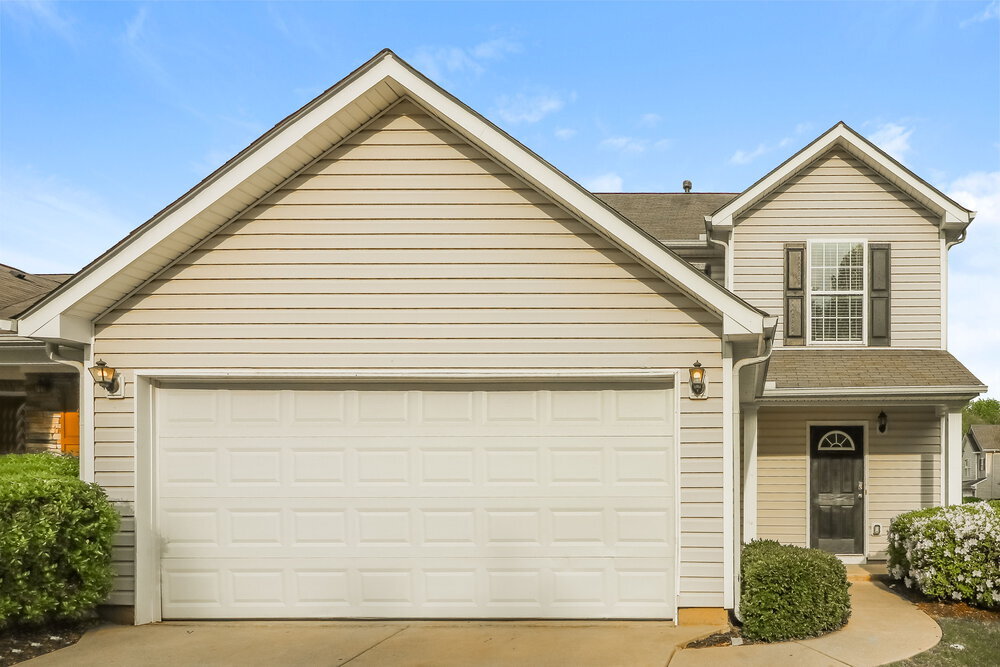 320 Arrowhead Dr in Dallas, GA - Building Photo