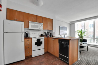 910 Beach Ave in Vancouver, BC - Building Photo - Building Photo