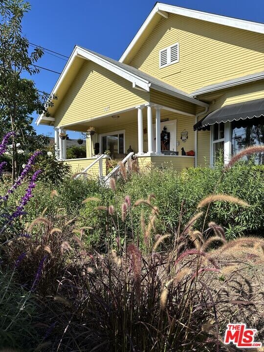 3017 Colorado Ave in Santa Monica, CA - Building Photo