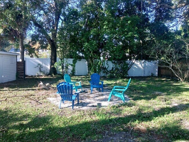 323 Mira Vista Dr in Dunedin, FL - Building Photo - Building Photo