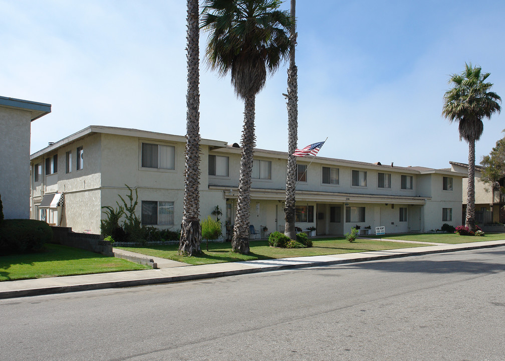 5246 Driftwood St in Oxnard, CA - Building Photo