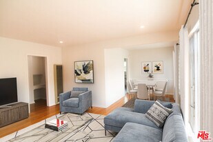 6263 La Tijera Blvd in Los Angeles, CA - Building Photo