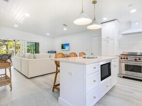 6979 Longboat Dr S in Longboat Key, FL - Building Photo - Building Photo
