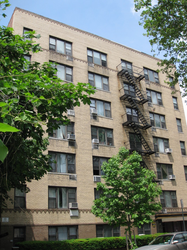 860 E 18th St in Brooklyn, NY - Building Photo - Building Photo