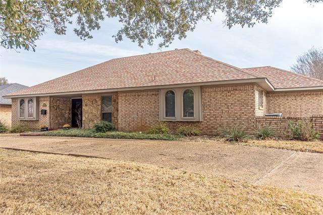 3323 Brookhaven Club Dr in Farmers Branch, TX - Building Photo