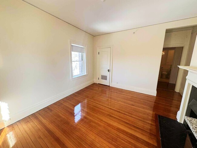 49 Beacon St, Unit 68 in Boston, MA - Building Photo - Building Photo