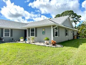 6940 SE Lillian Ct in Stuart, FL - Building Photo - Building Photo