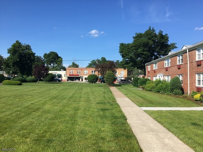 666 Bloomfield Ave-Unit -9 in West Caldwell, NJ - Building Photo - Building Photo