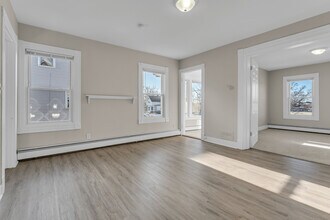 33 Church St in Branford, CT - Building Photo - Building Photo