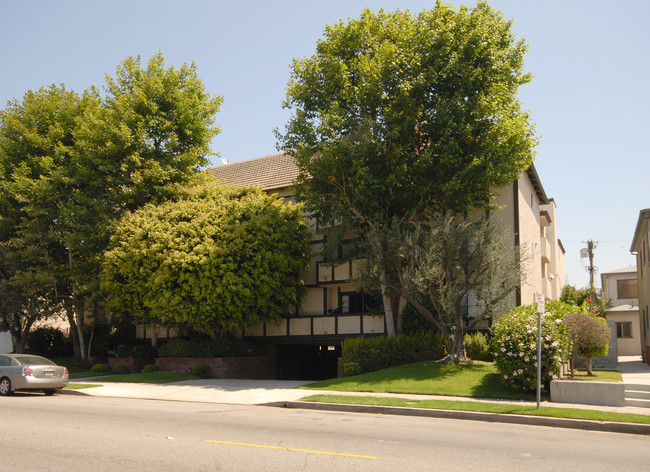 1636 S Barrington Ave in Los Angeles, CA - Building Photo - Building Photo