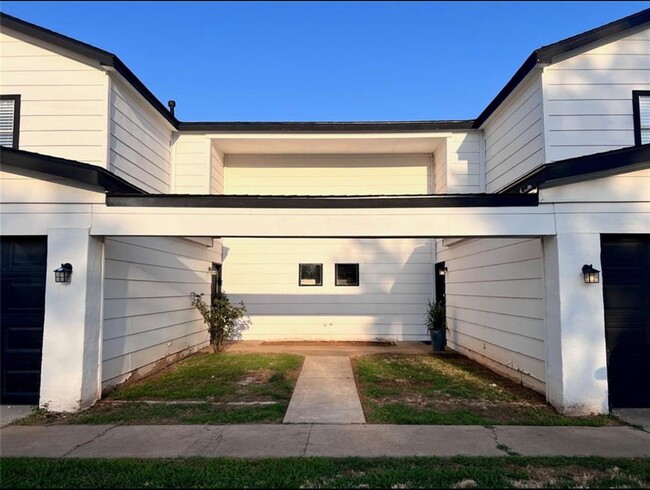 6804 Lancer Ln in Oklahoma City, OK - Foto de edificio - Building Photo