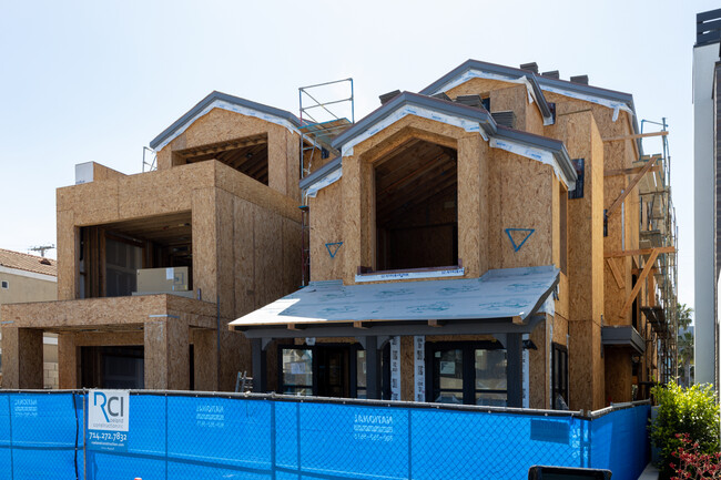 The Caroline in Huntington Beach, CA - Foto de edificio - Building Photo