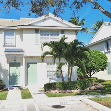 9835 NW 57th Manor in Coral Springs, FL - Building Photo - Building Photo