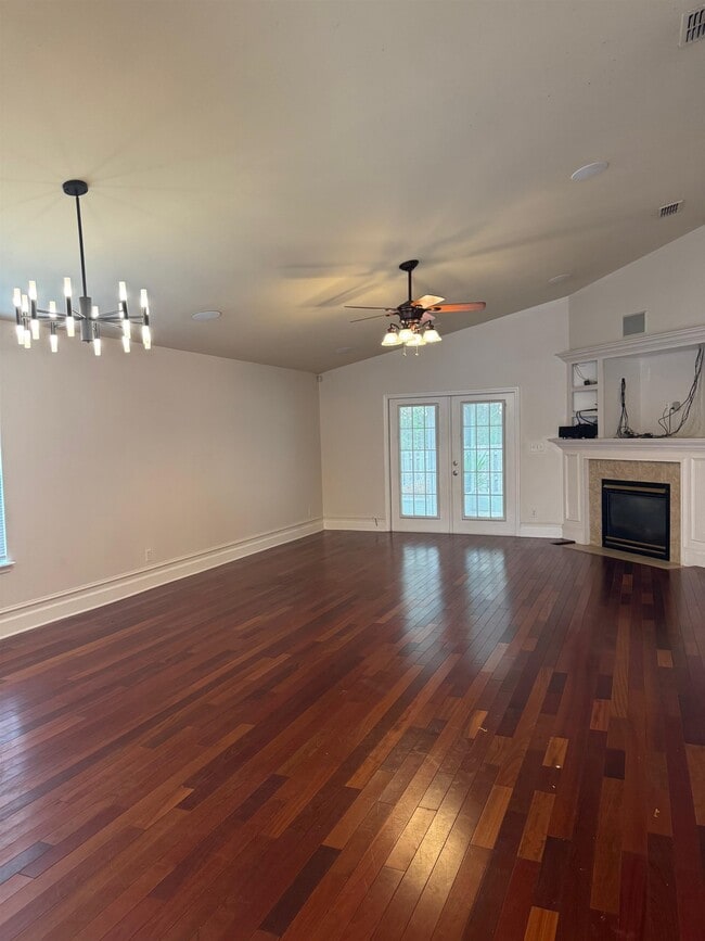 2186 Heathrow Dr in Tallahassee, FL - Foto de edificio - Building Photo