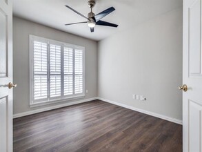 9600 Grandview Dr in Denton, TX - Foto de edificio - Building Photo