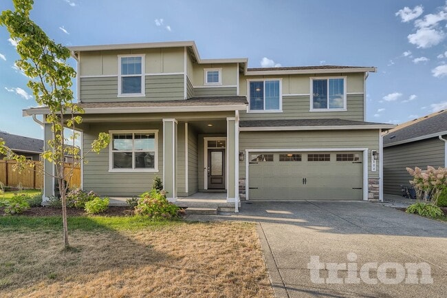 884 Sigrist Dr E in Enumclaw, WA - Foto de edificio - Building Photo