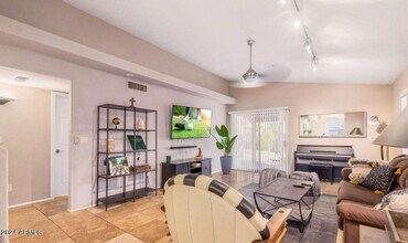 8813 E Charter Oak Dr in Scottsdale, AZ - Building Photo - Building Photo