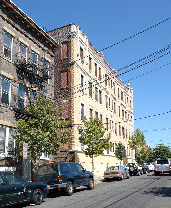 401 New York Ave in Union City, NJ - Foto de edificio - Building Photo