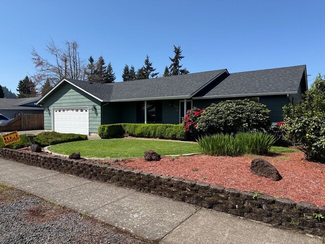 792 66th St in Springfield, OR - Building Photo - Building Photo