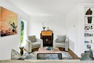 9005 Cynthia St, Unit 301 in West Hollywood, CA - Foto de edificio - Building Photo