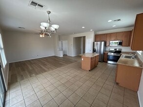 10042 W Illini St in Tolleson, AZ - Building Photo - Building Photo