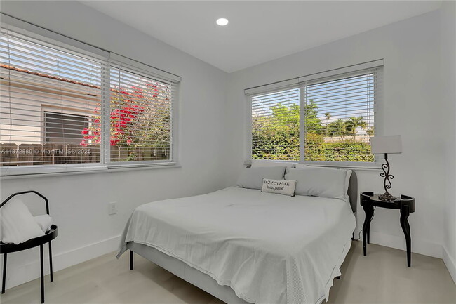 2200 SW 21st St in Miami, FL - Building Photo - Building Photo